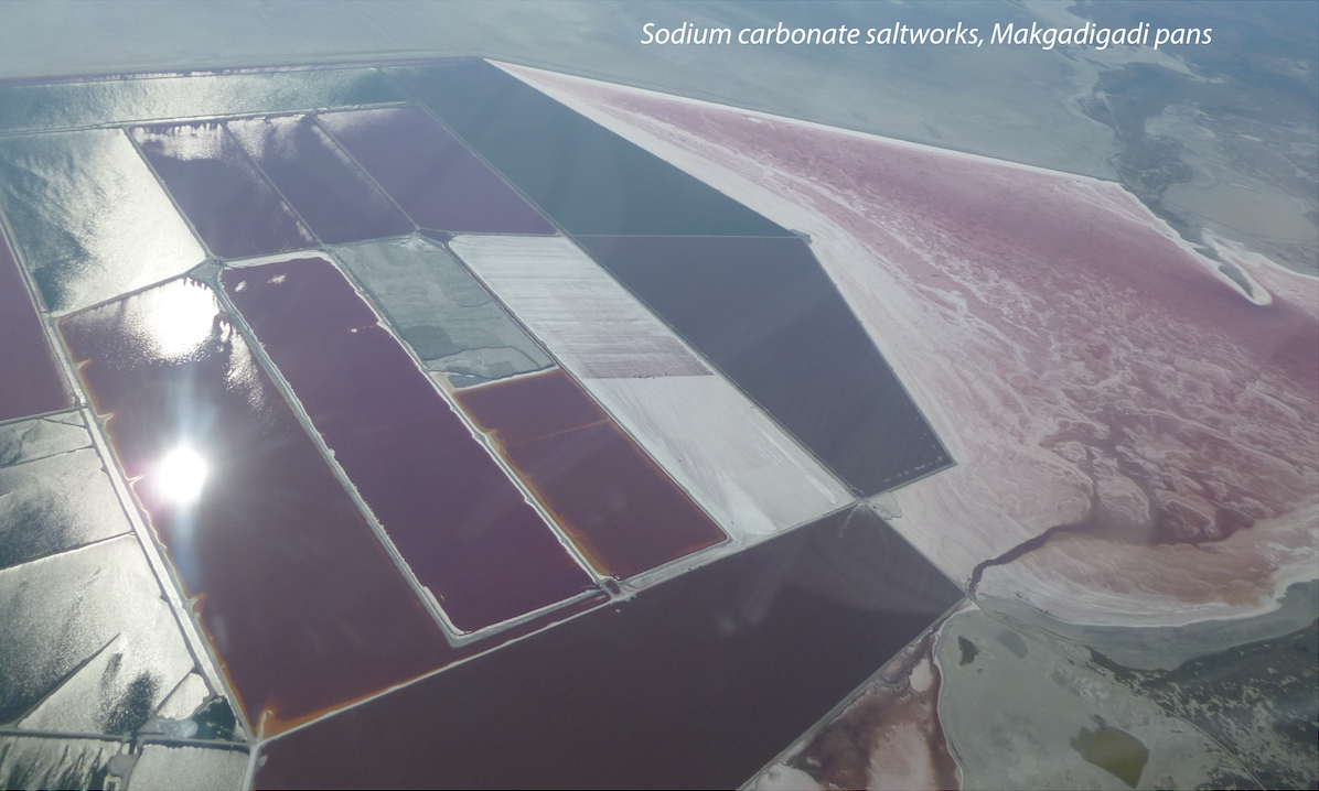 Makgadigadi_pans_jkw1_1200px_Sodium_Carbonate_pans,_Na2CO3._Algae_causes_the_red._Camera_at_10_000_feet_altitude_and_ground_is_about_3_280_feet_%281000_metres%29_altitude._ _panoramio%20copy%202
